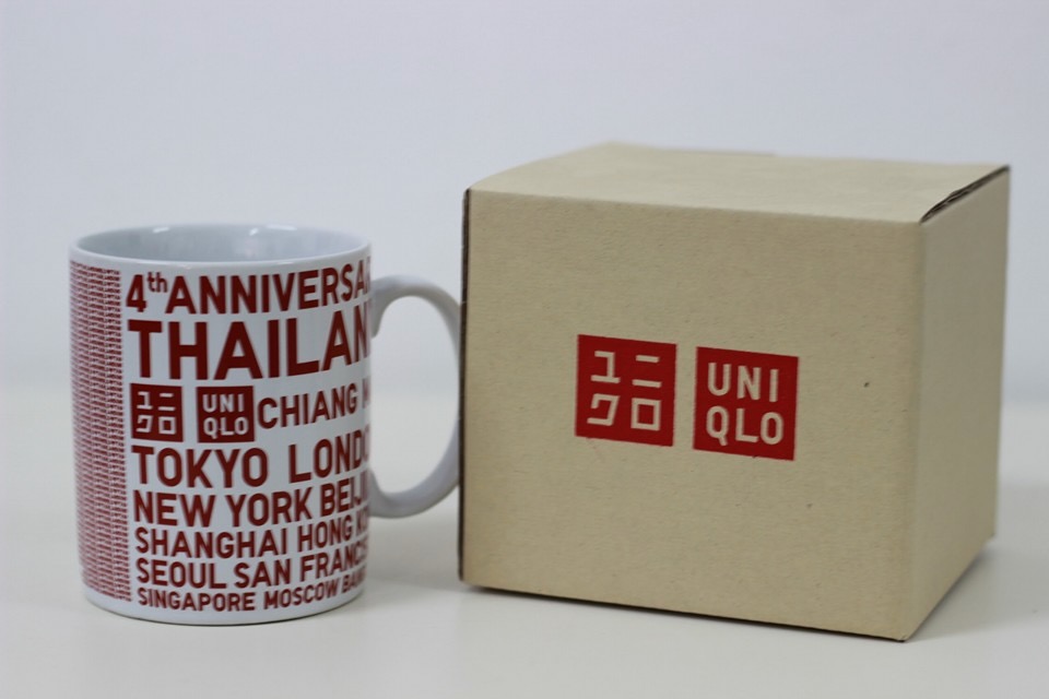 แก้วเซรามิคสกรีนโลโก้ UNIQLO พร้อมกล่องบรรจุภัณฑ์สำหรับสินค้าแบรนด์